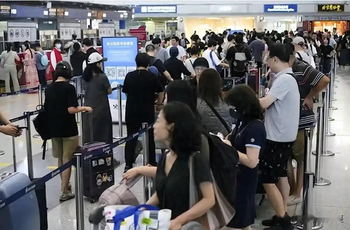 近日，面对岛国掀起的妖风，许多国人毅然退掉机票，选择抵制不再前往，但仍有一些人我