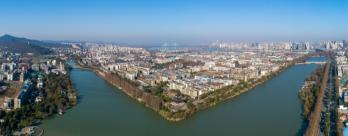 宜春学院坐落在江西宜春市，是一所综合性公办本科院校。它的前身是1958年创办的宜