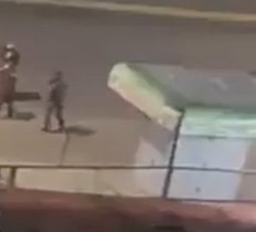 ❗委内瑞拉安全部队疑似在米拉弗洛雷斯宫附近抓获一名恐怖分子。玻利瓦尔英雄之地委内