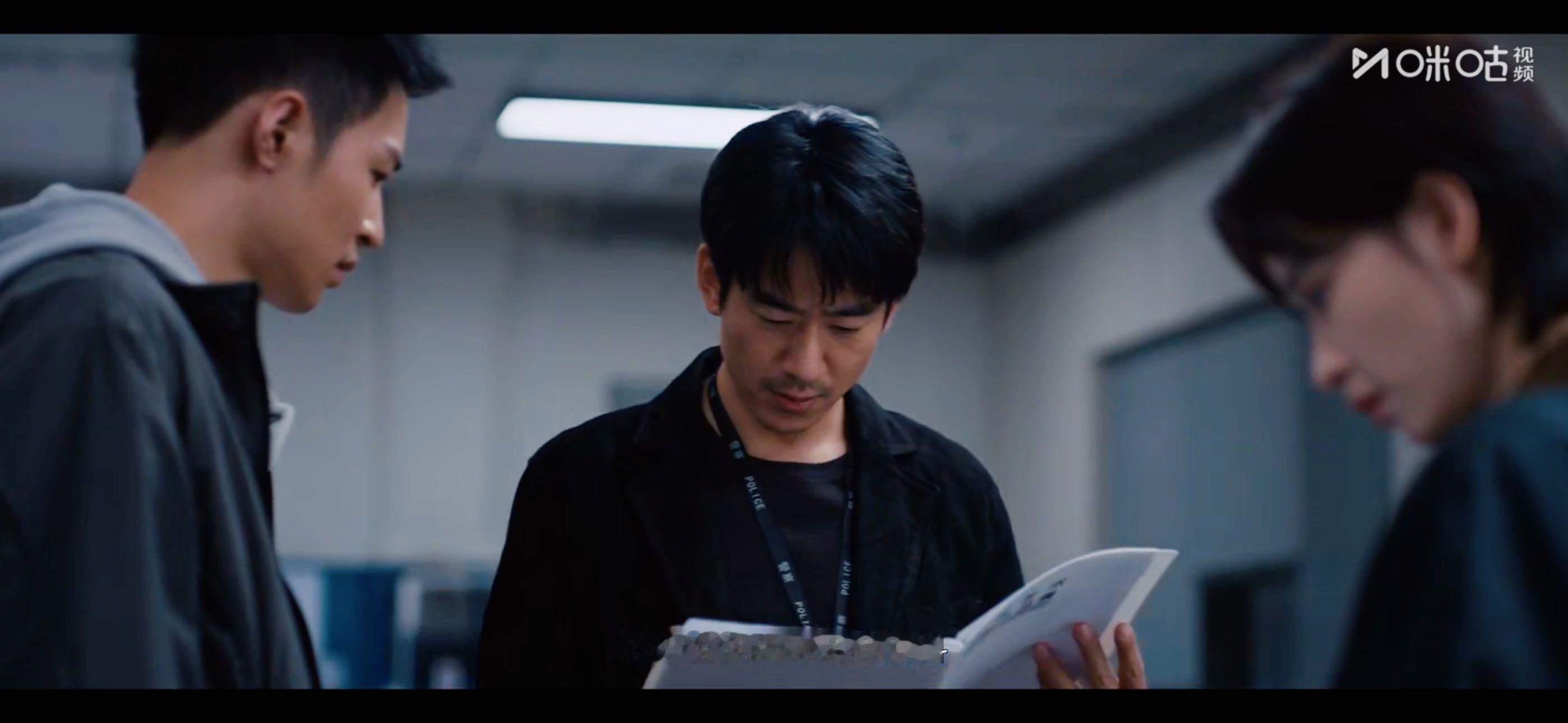 罗云熙的师兄也有嫌疑《剥茧》15集高能预警！罗云熙饰演的齐思哲追查案件时，关键线