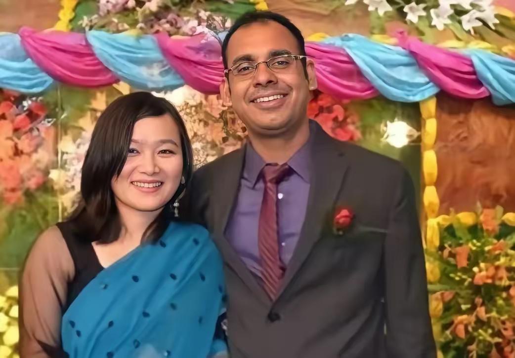 “求求了，让我回中国吧！”2020年夏天，新德里的贫民窟里，郑墨沫捂着口鼻躲在漏