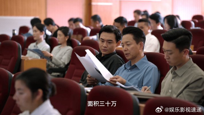 以为是真父子结果是真的演父子淬火年代 一开始真以为刘奕君和刘奕铁是亲父子，看剧里