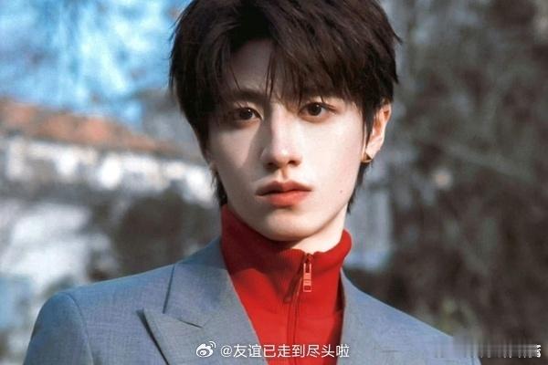 朱志鑫沈载伦Prada大秀撞衫朱志鑫和韩国爱豆沈载伦Prada撞衫朱志鑫和韩国爱