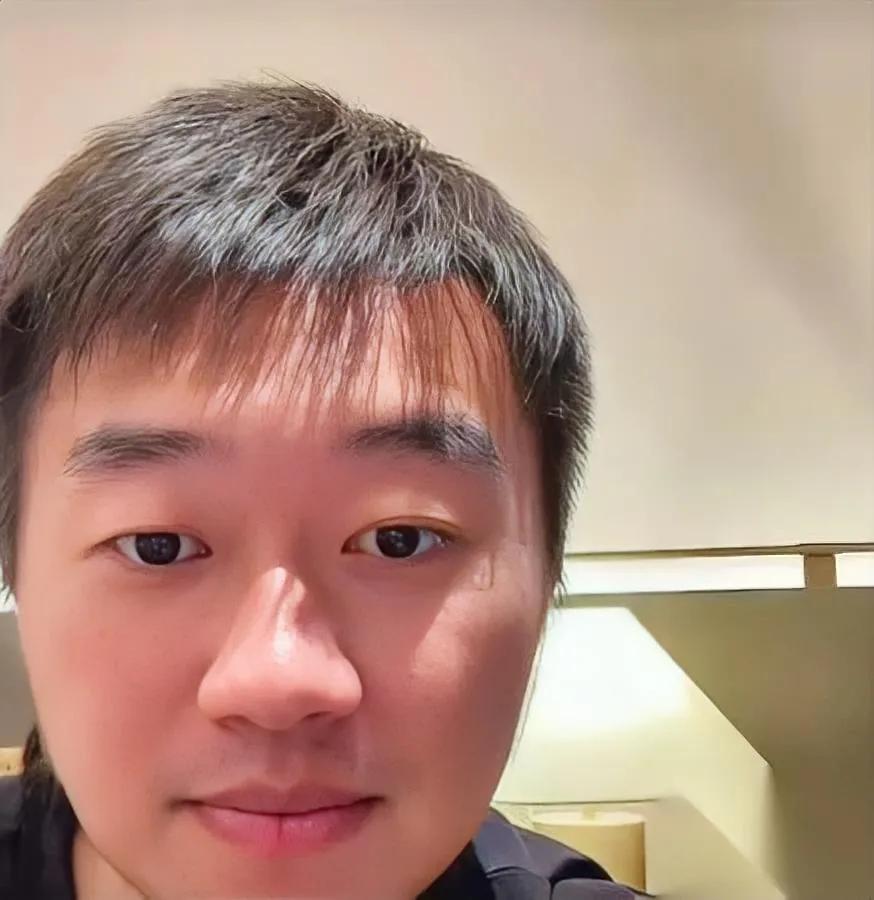 樊振东要走？

别瞎扯了！

最近网上疯传樊振东去国外打联赛就要改注册地，甚至还