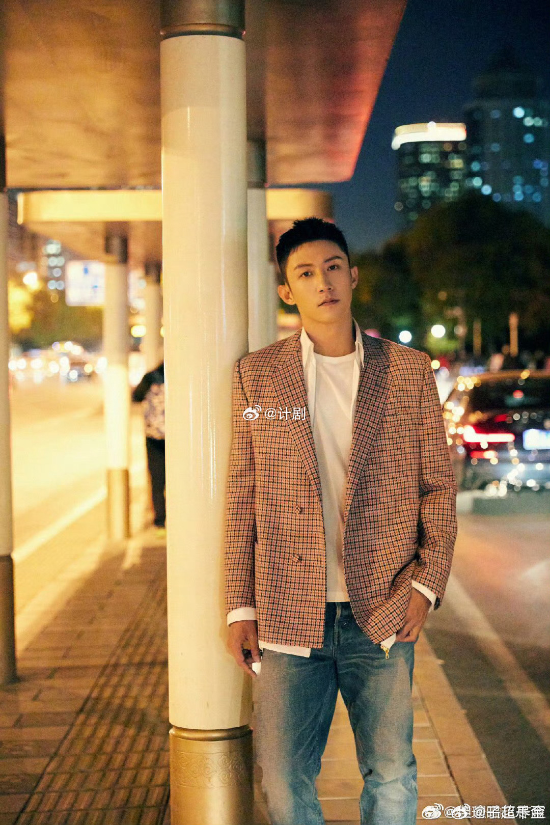 给我几秒让你爱上黄景瑜 看黄景瑜第一眼觉得帅气，再看就发现他眼里的故事感。那种野