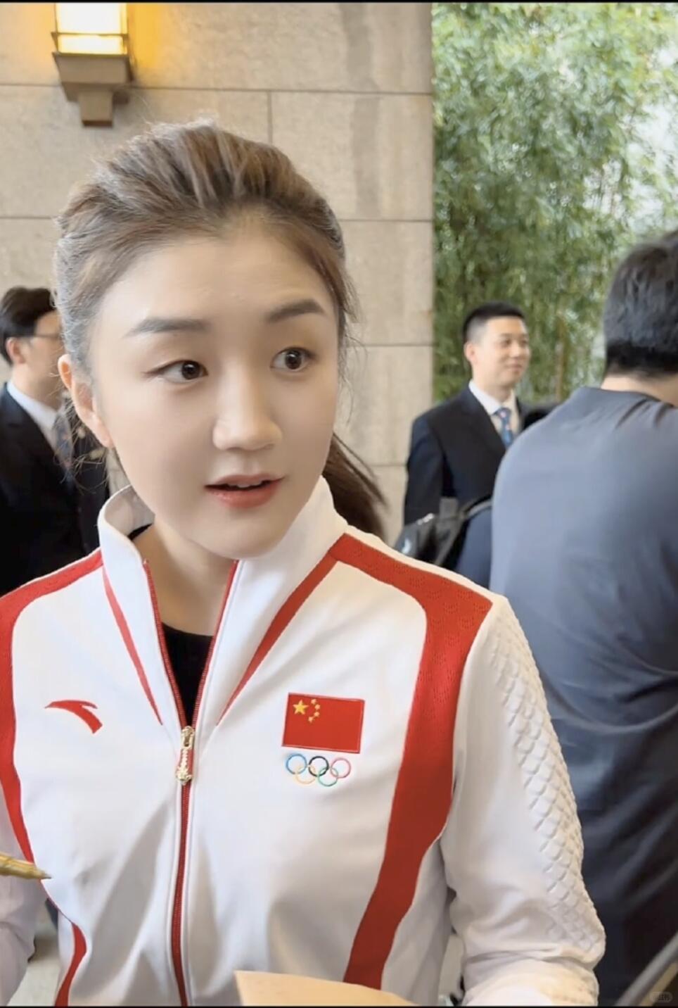 一、荣誉：历史级天花板
 
- 奥运女单两连冠（2020东京、2024巴黎）
女