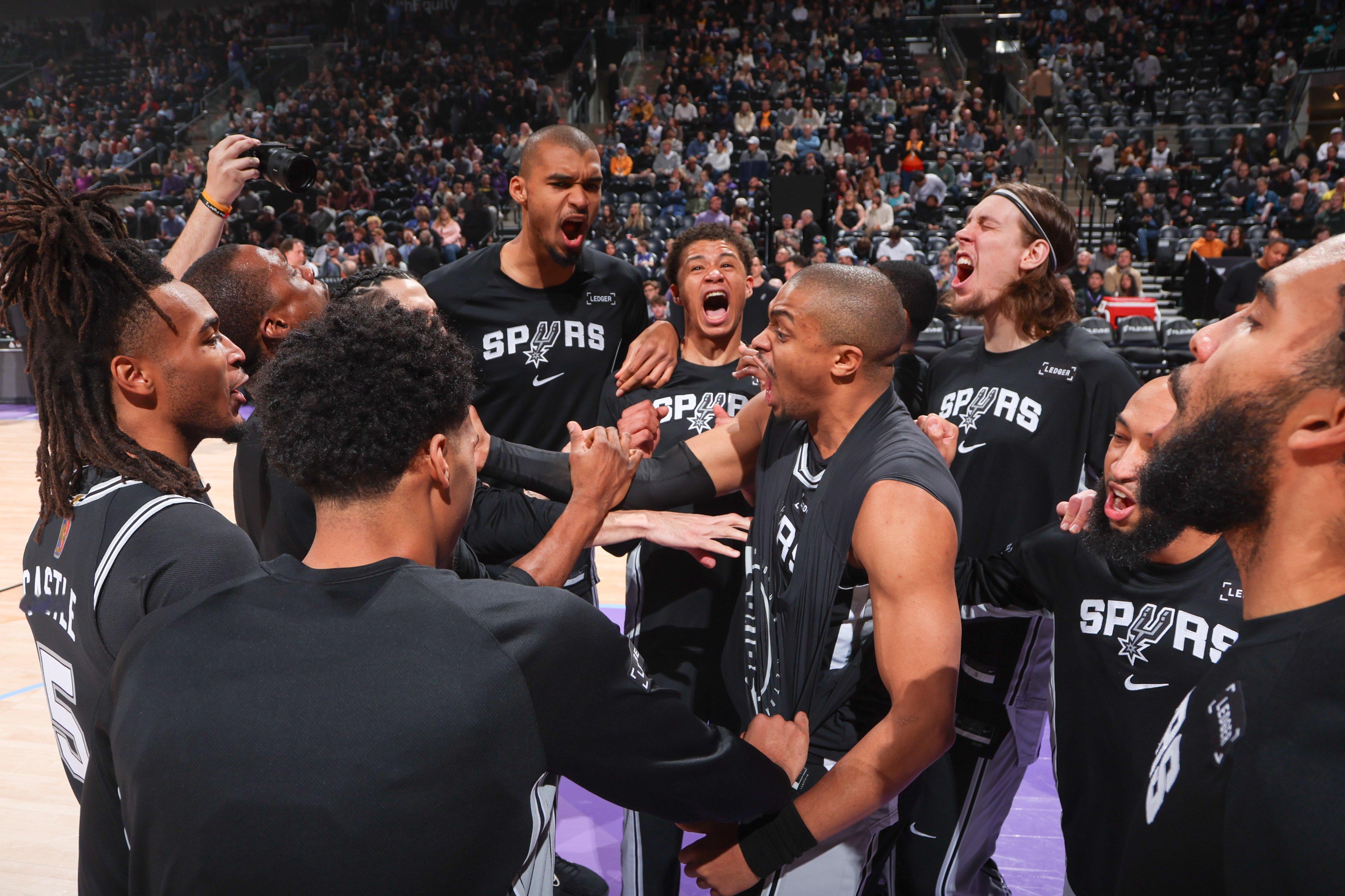 最新一期球队实力排名：马刺排在联盟第4！上周排名：3 ↓战绩：31胜15负进攻效