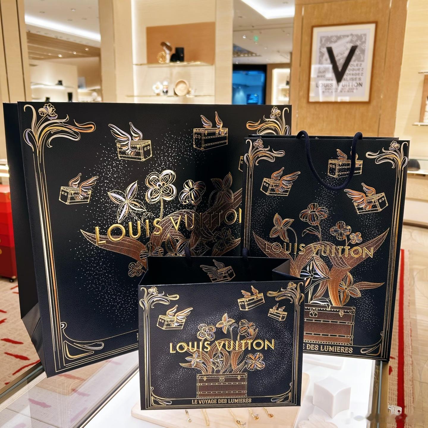 完了，🍠刷到lv今年的圣诞包装了，勾引我买新包