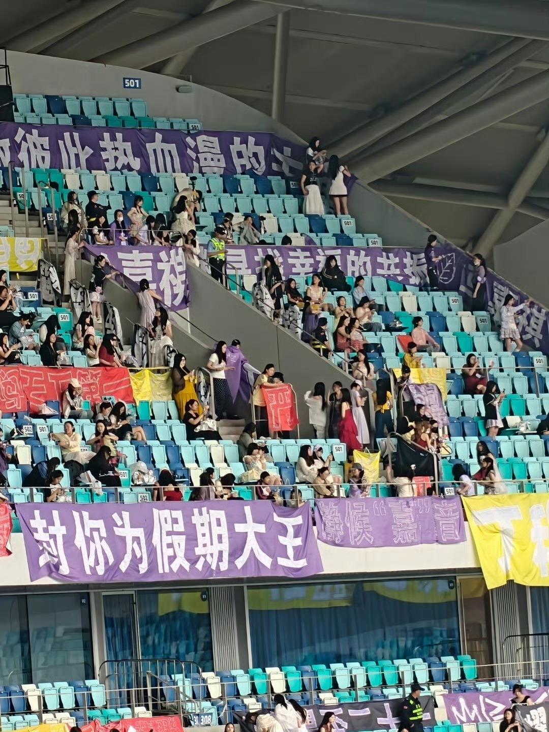 马嘉祺最长的灯牌跨了四个区 