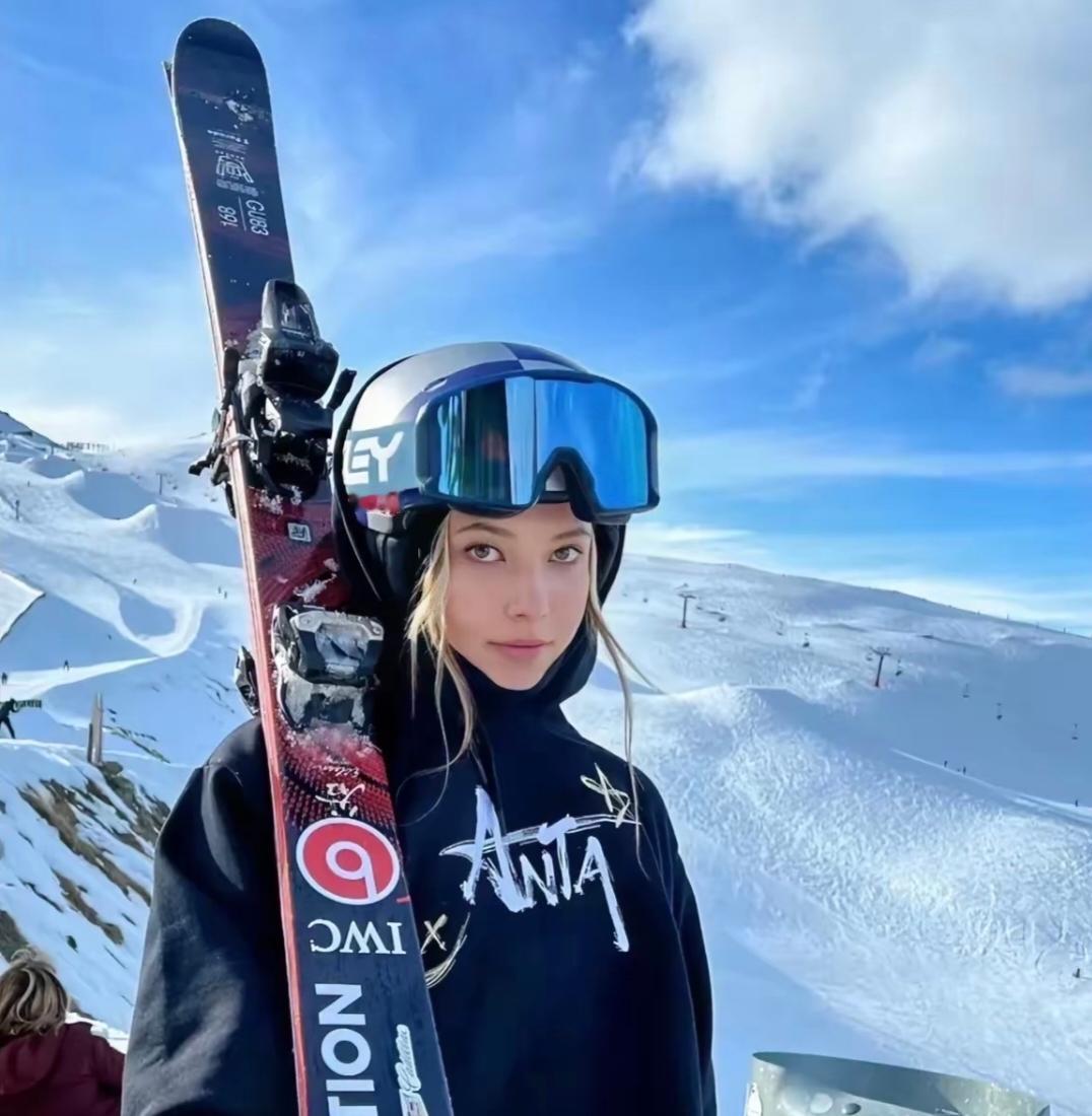 春节时刻，或许谷爱玲将为大家奉献一个最好的节日礼物。女子大跳台决赛，将在大年初一