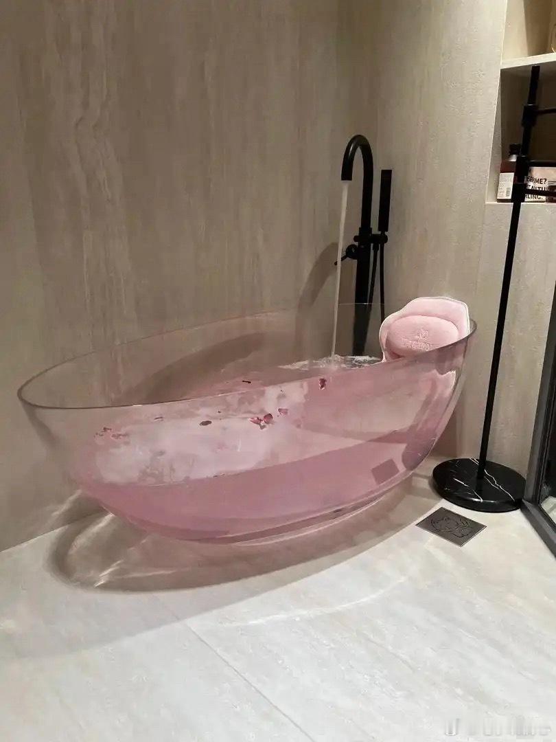 现在的小宾馆都这么懂浪漫了吗 