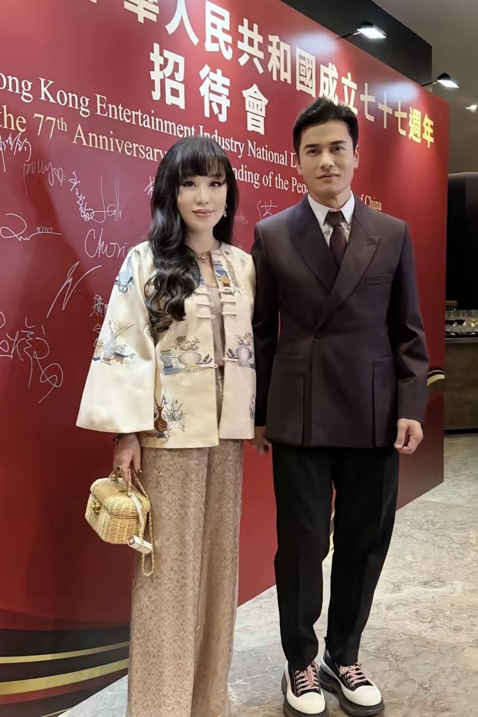 男人显年轻的三大要素：不胖、不秃、背不驼。“老男人“如果具备这三点 ，再染个头发