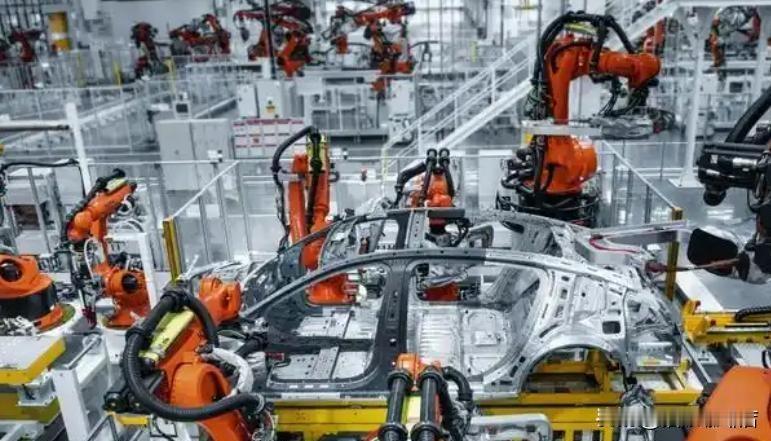 大众2025年全球交付量不到899万辆，中国市场连着两年往下掉。国内新能源渗透率