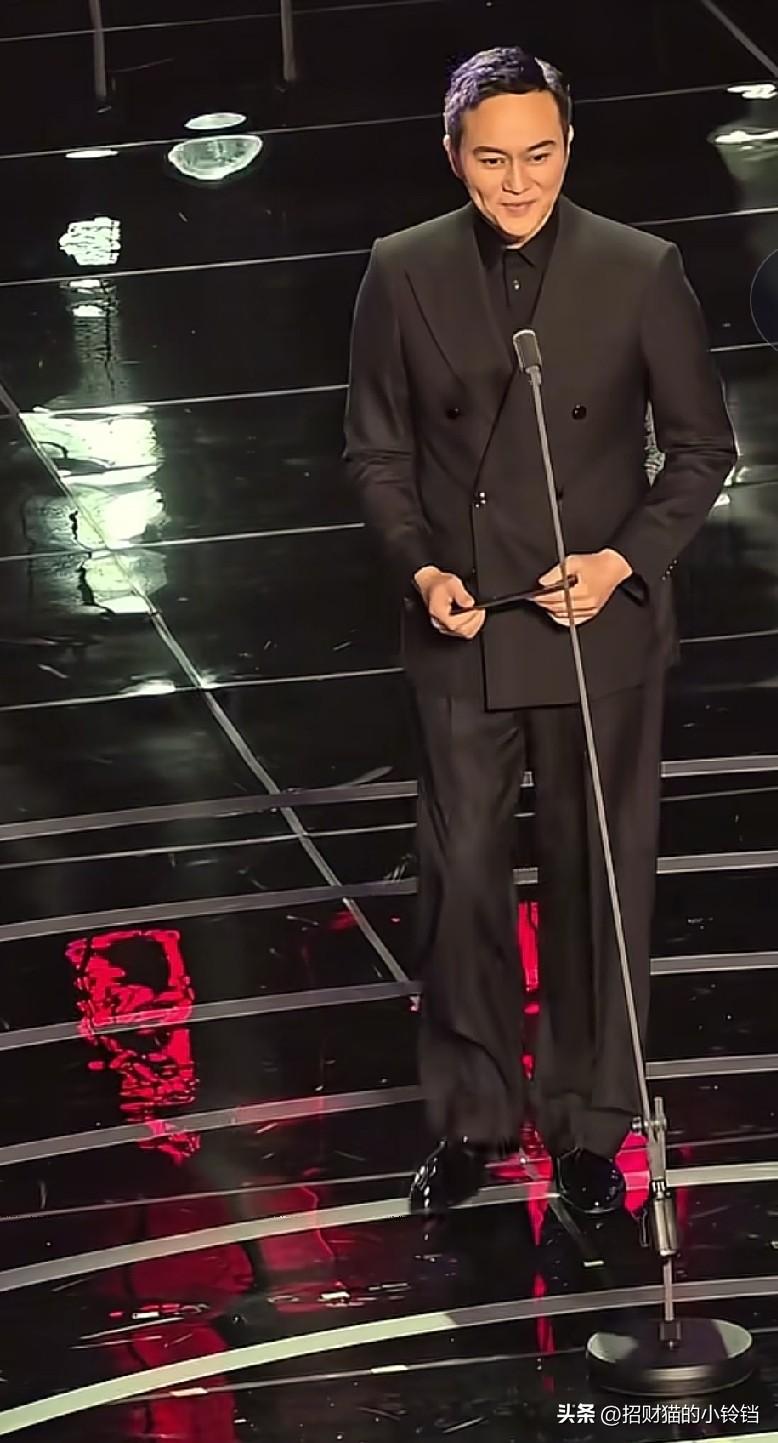 张智霖，是我记忆深处最帅的男明星之一。
记得九几年看的第一部香港电视剧就是他演的