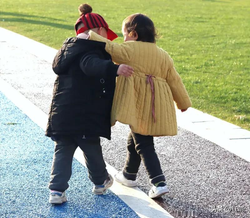 家庭和睦，相互尊重和妥协是关键。之前家里装修风格有分歧，爸妈喜欢中式沉稳风，我偏