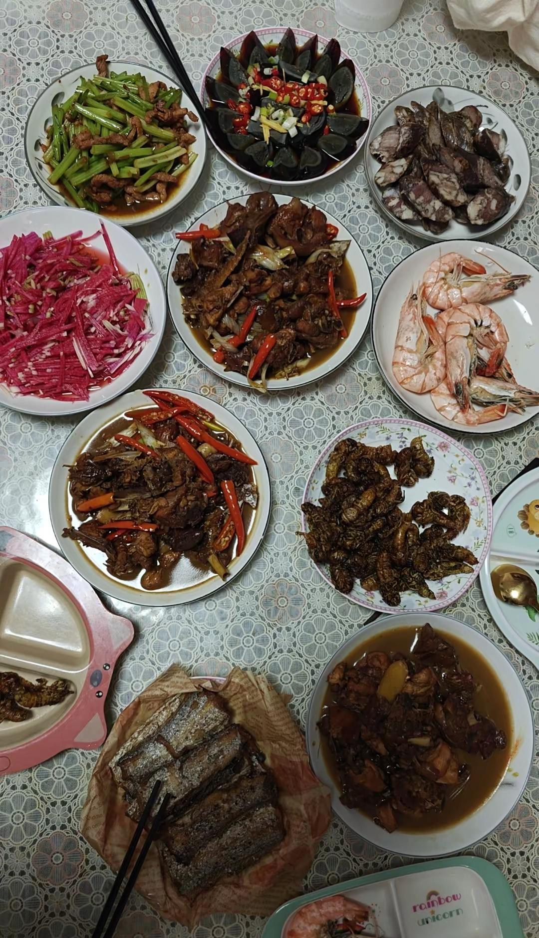 40岁了才突然醒悟，自己竟然连顿像样的饭都没给家里人做过，这种深夜破防的愧疚感，