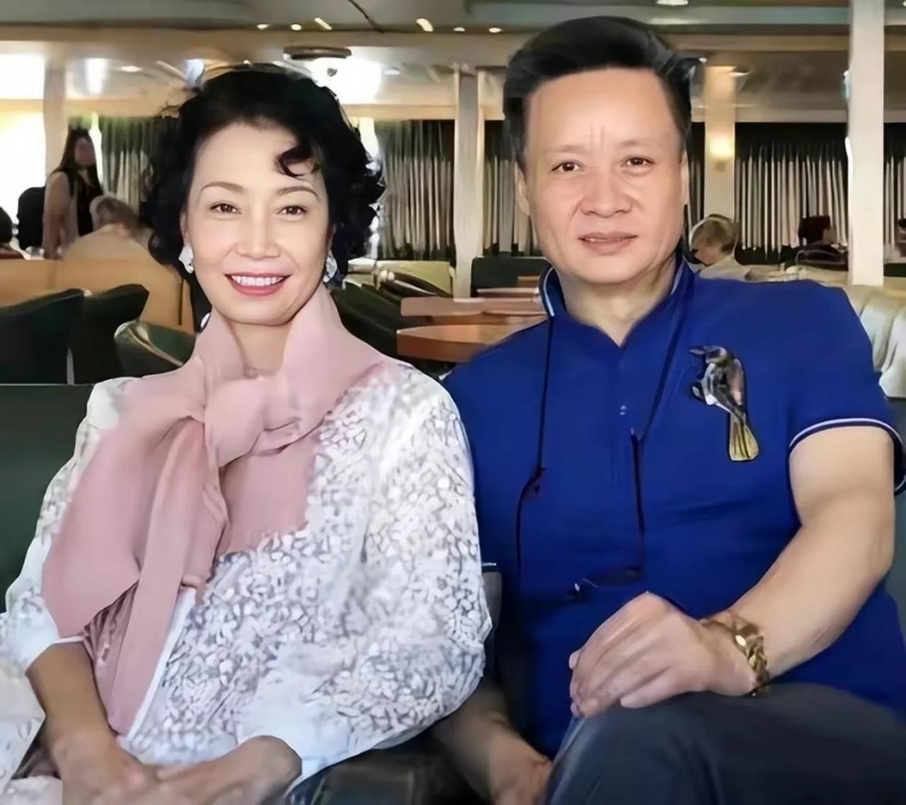 阎维文说自己和妻子结婚几十年从来没有吵过架，两个人都是用这种方式化解矛盾。

阎