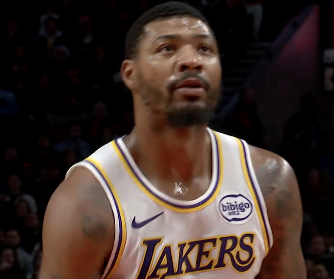 斯玛特连续造犯规，牛啊 单节12分了这小子湖人vs开拓者