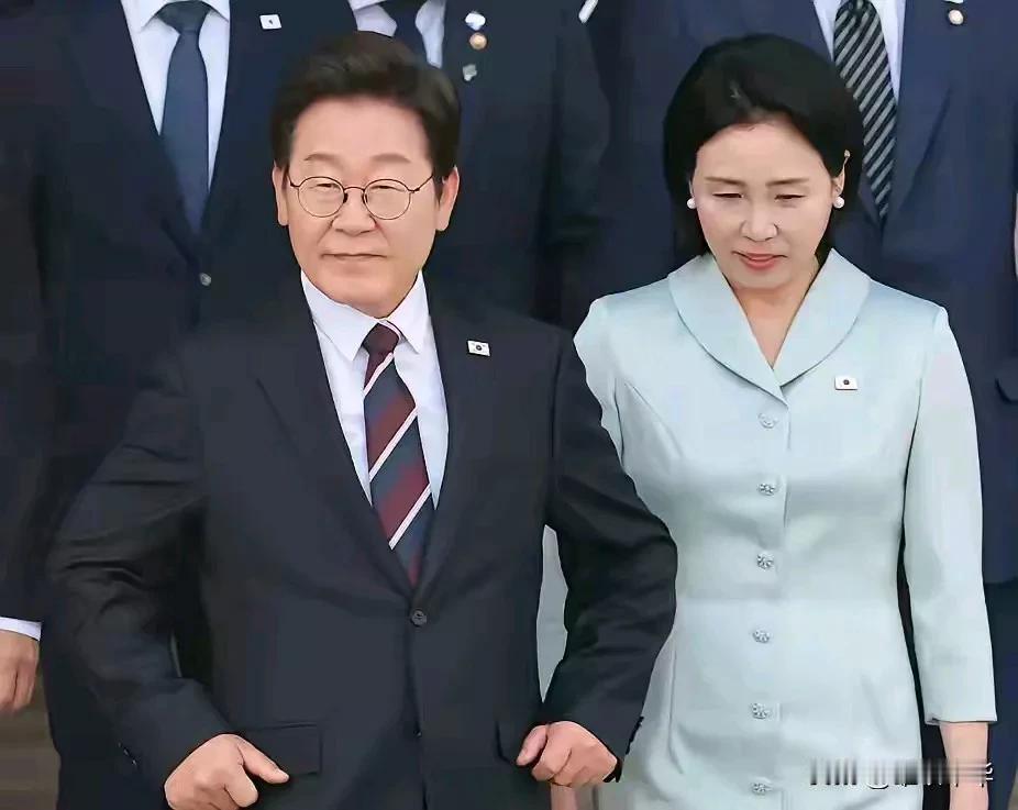 此时访日必将注定是外交败笔，日本政界刚在8月15日参拜靖国神社，而深受日本殖民之