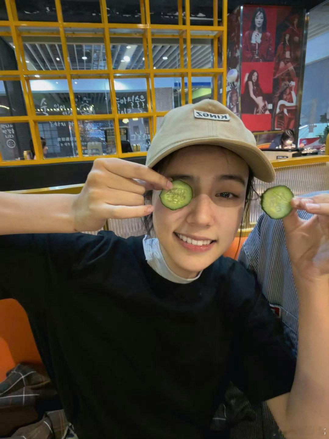 网传花少8小妹是迈利撒华晨宇夸她有女王范，那英说她有冠军相，实力完全不用担心。曝