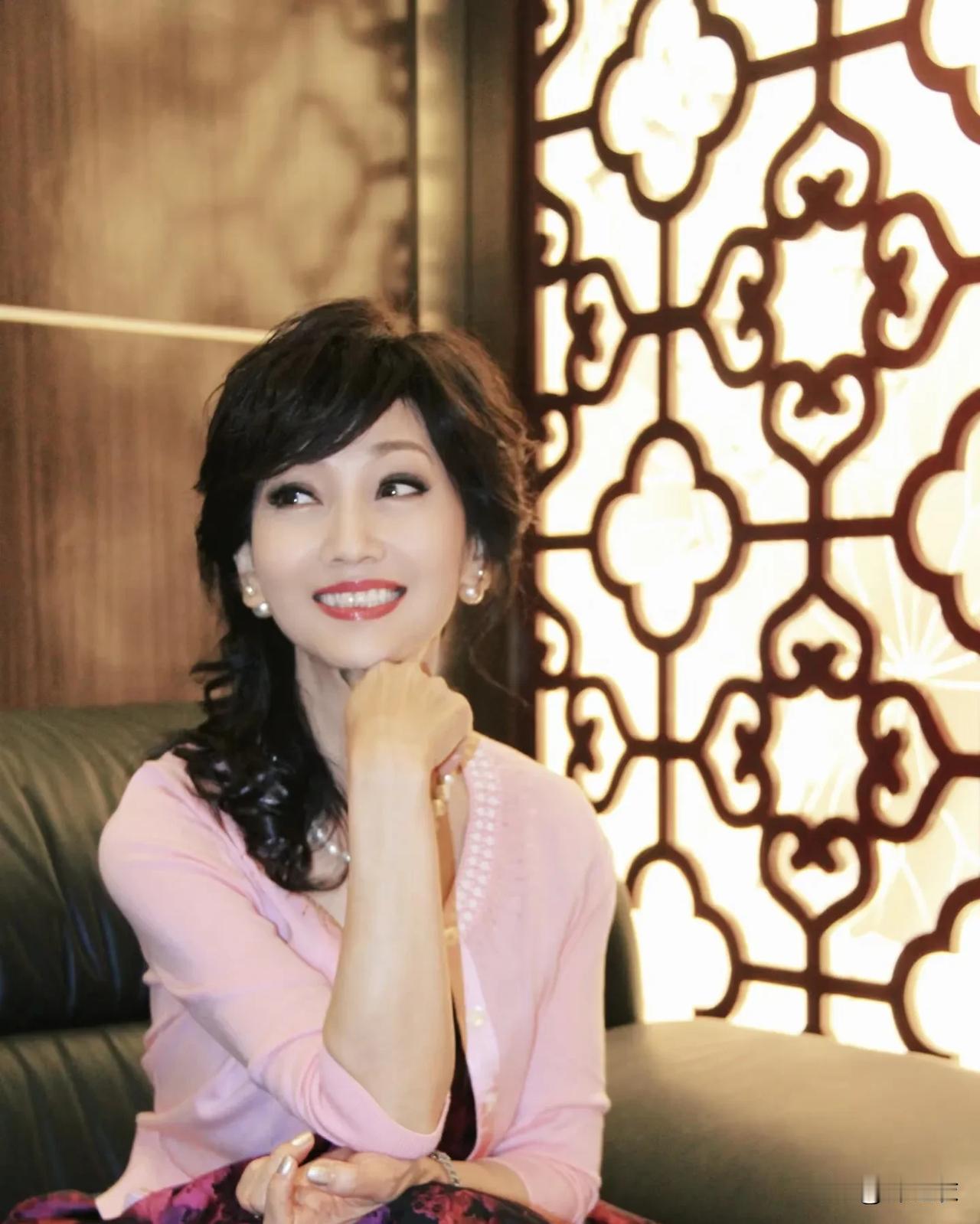 其实以前的演员也不能靠一部剧吃一辈子，因为那些上位的爆剧演员都不是光靠一部剧。