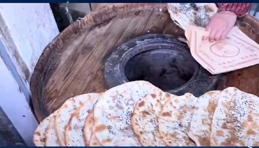 安徽烧饼简2012年，婚后被原生家庭洗脑，辛苦赚来的钱尽数贴补娘家，他为弟弟购置