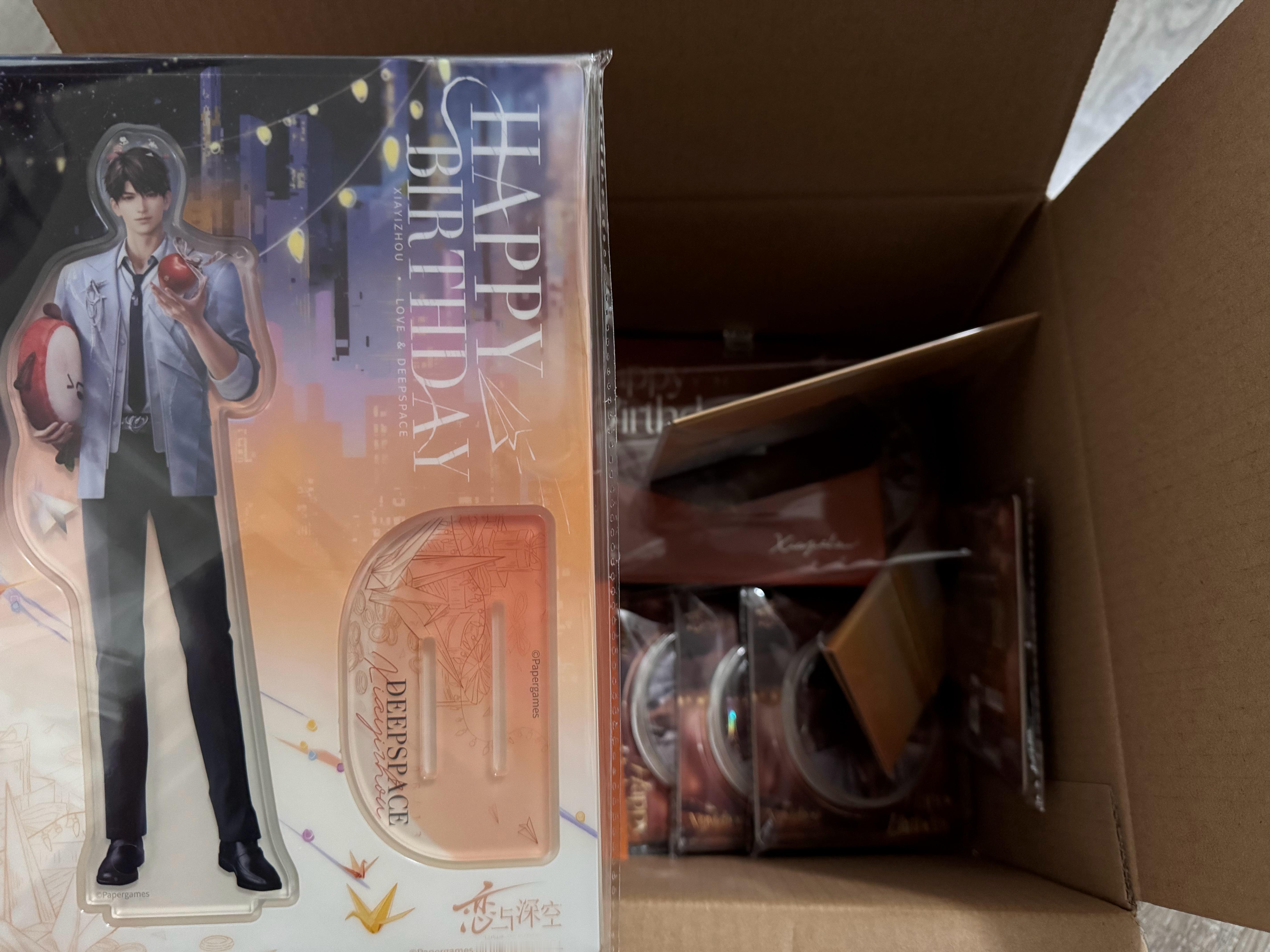 帅晕了，但是立牌好大一个捏 