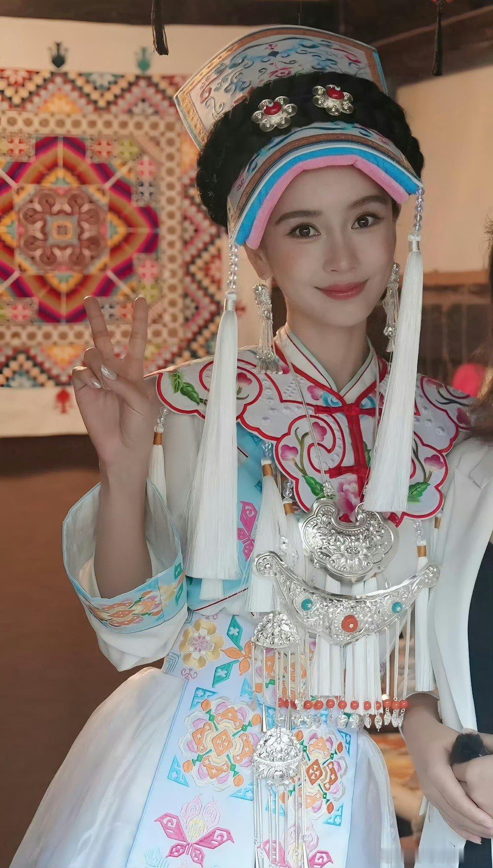 Angelababy羌族非遗造型Angelababy完全是羌族公主 Angela