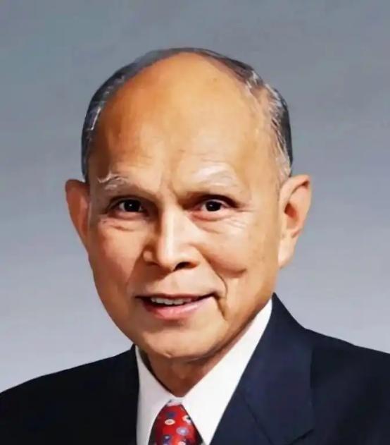 1986年英国女王访华的时候，国家找霍英东借车，没想到霍英东直接买了一辆与英国女