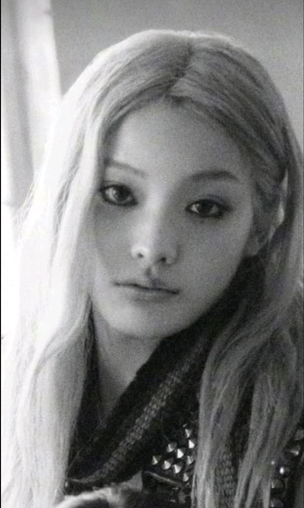 ILLIT 有些蛤蜊可能不清楚，mxz曾告 illit抄袭，最终败诉； HYBE