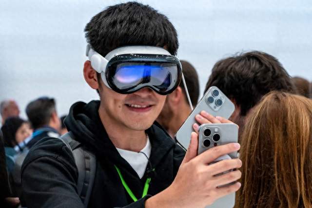 外媒称苹果正集中资源发展AI：Vision Pro、Siri团队裁员200人