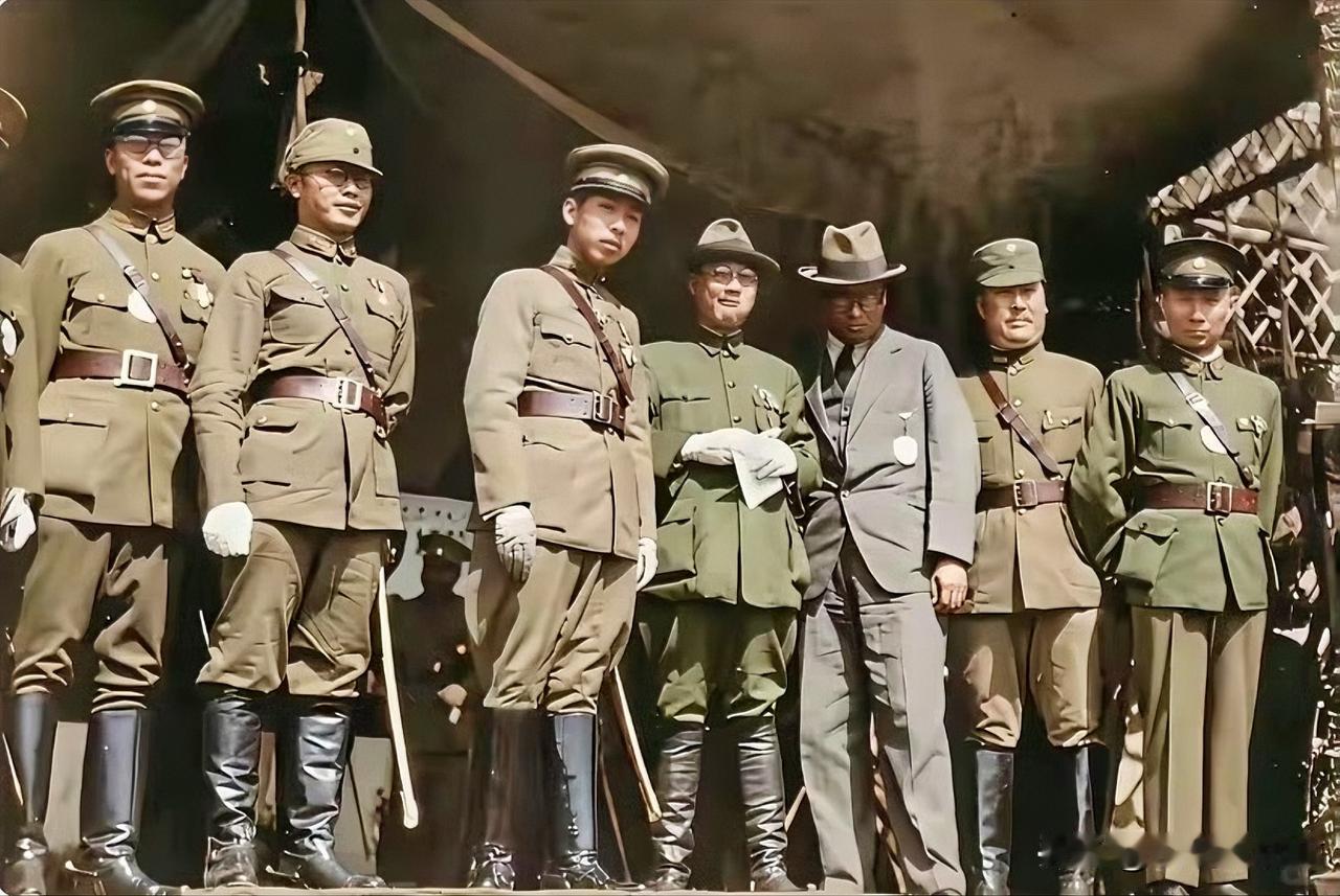 1931年1月1日，南京隆重举行庆祝中华民国成立二十周年阅兵典礼。蒋介石特意让刚