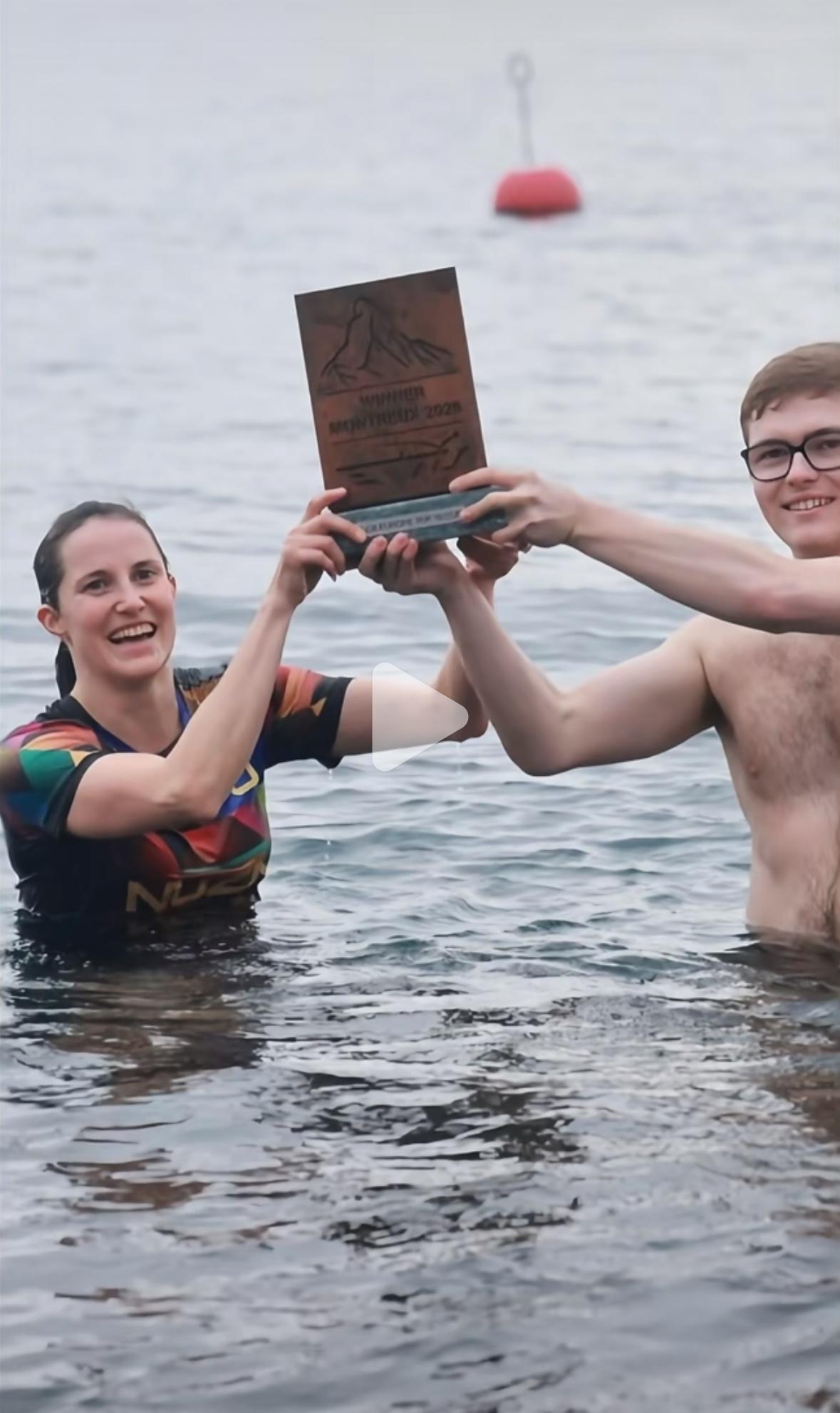 太奇葩！大勒布伦和温特获得欧洲16强冠军后跳到湖水里庆祝胜利✌️
日内瓦湖也是氛