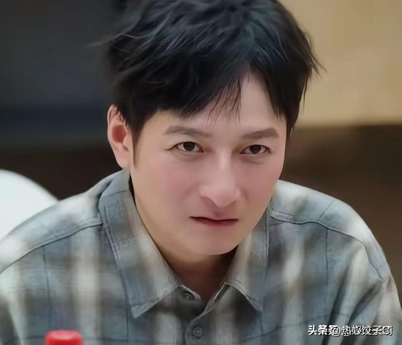 在最近的一档节目中，张泉灵问李维嘉，你以后的遗产传给谁？他愣了几秒后说，爱传给谁