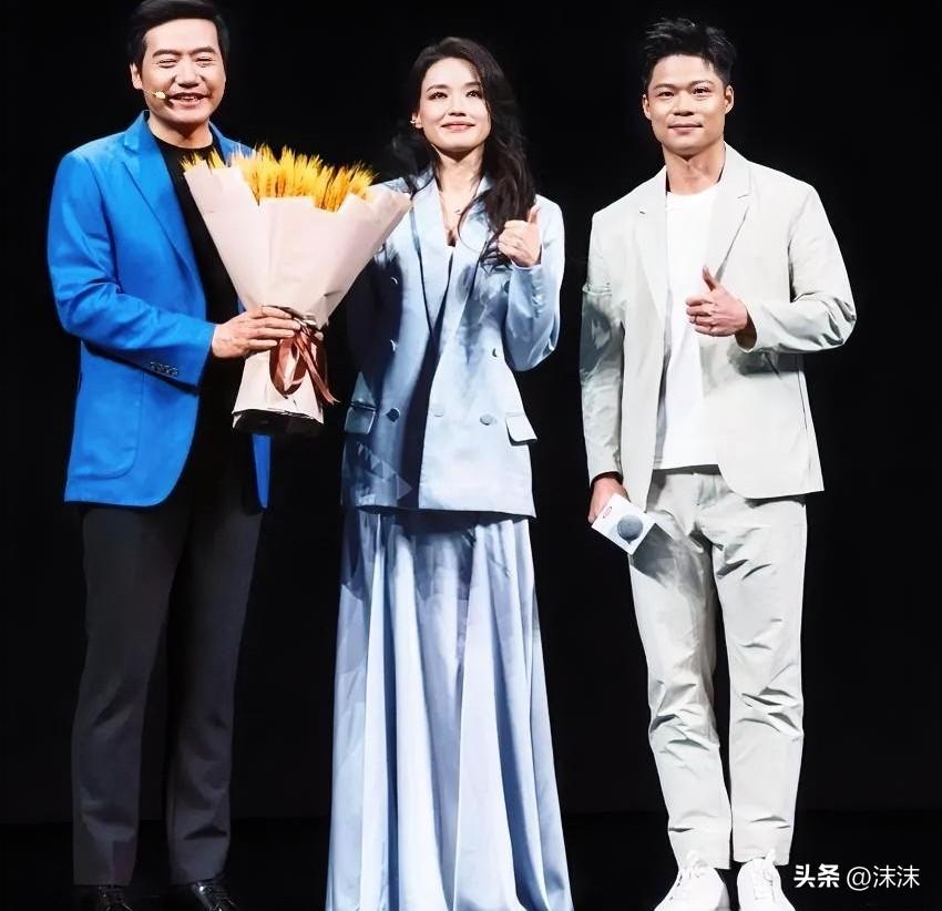 我能接受舒淇49岁，也能接受她代言SU7，但真接受不了她还这么漂亮。

不少网友