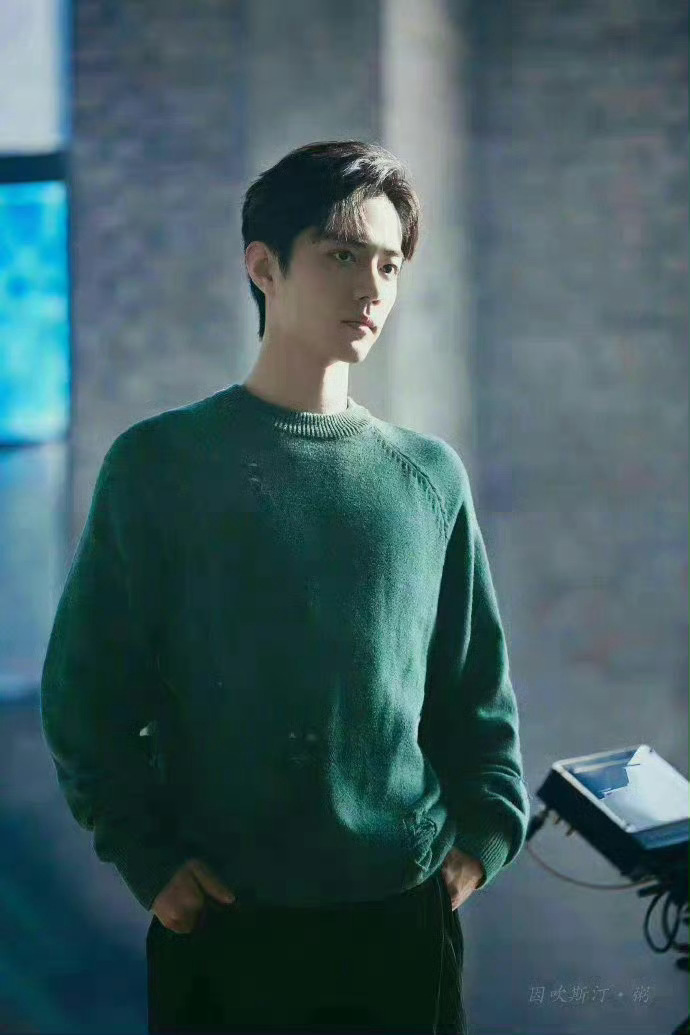 肖战2026秋冬大秀我心悦你，不问朝夕。青葱帅气的毛衣战！ 微博之夜加速器◎向全
