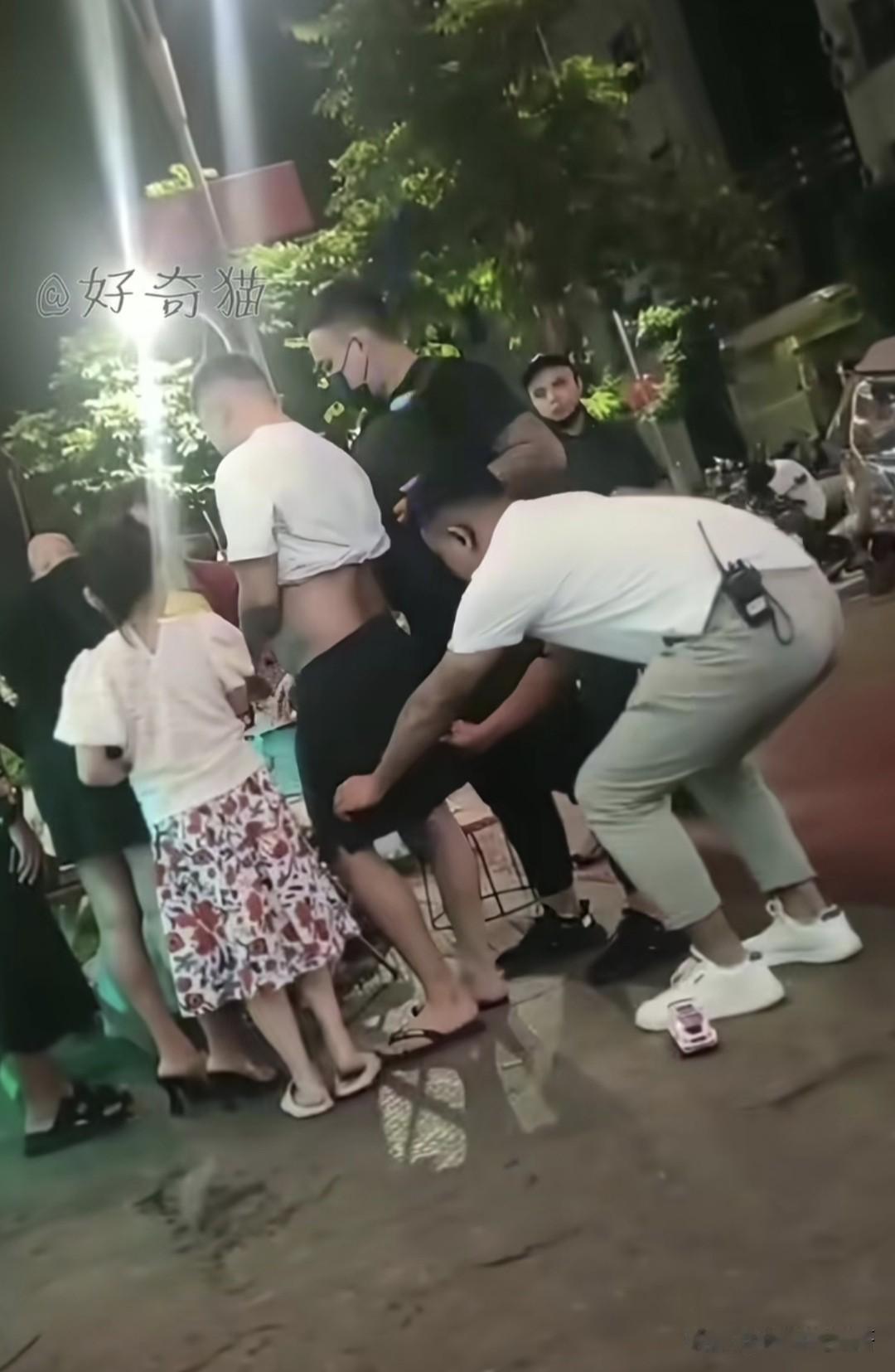 孩子还在旁边，搞这种恶作剧的人从此可以不用再交往了，你们觉得呢？