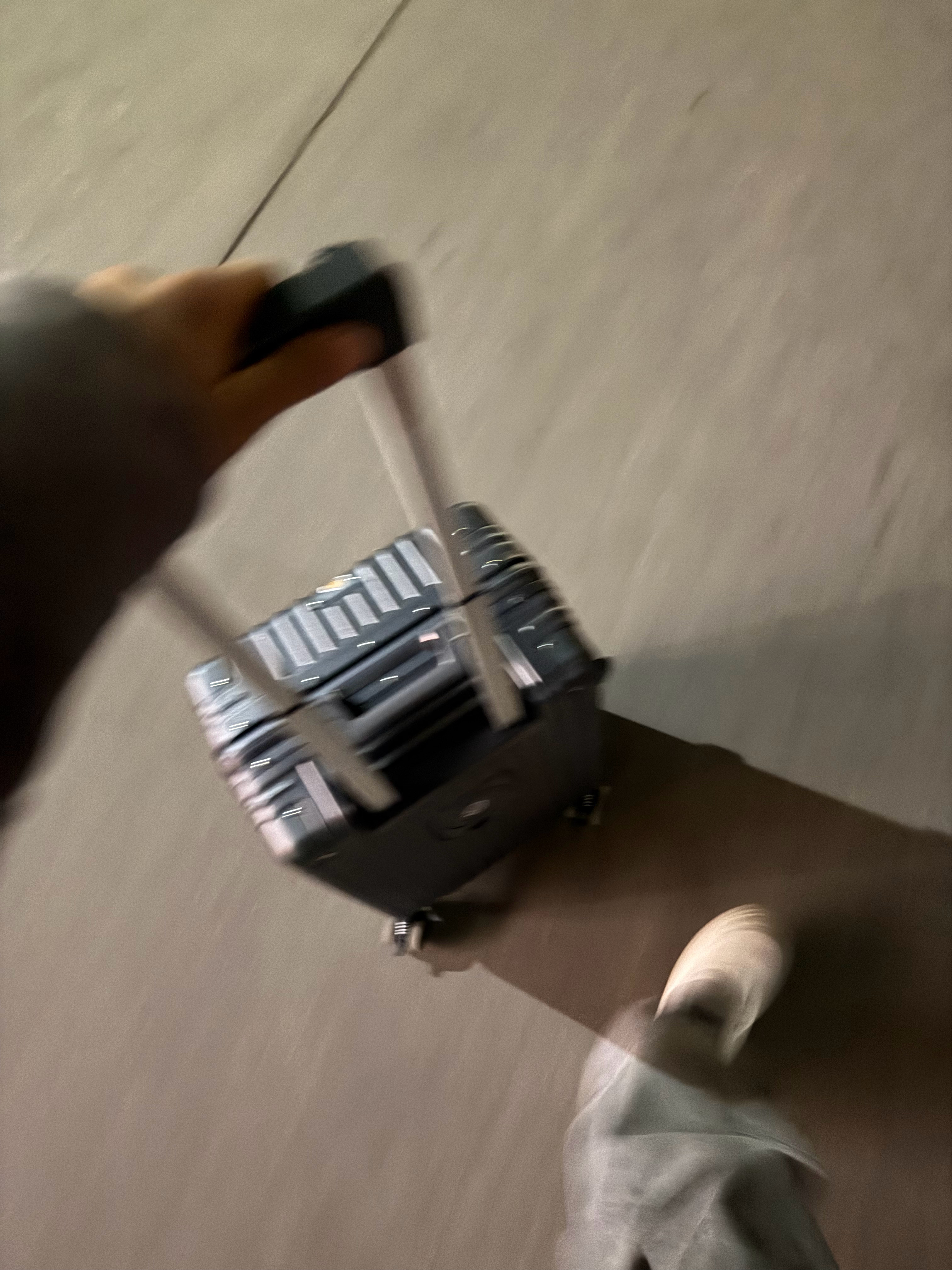 昨晚8点过就睡了，一觉睡到早上9点，为什么还是不想起床