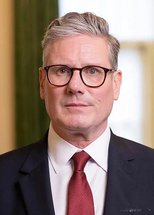 英国首相基尔·斯塔默告诉朋友，他打算辞职，并制定一个有序的时间表来安排他的离任。