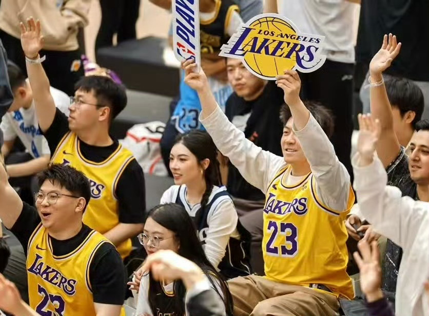 xdm，湖人火箭季后赛G3，有2个城市的线下观赛派对：成都、杭州。每个城市都会送