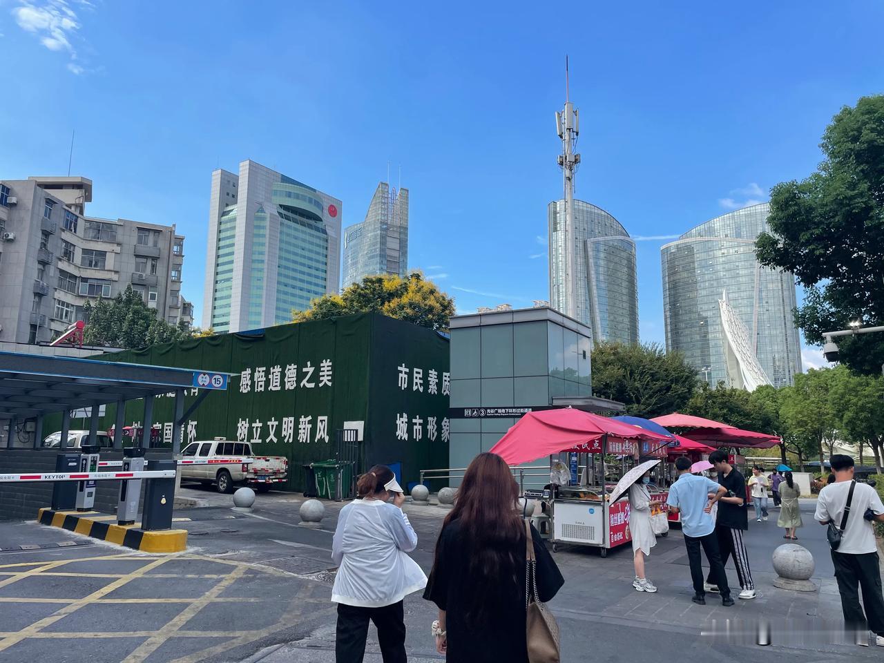 你多久没去过光谷广场和江汉路了？博主很久很久没去过了。