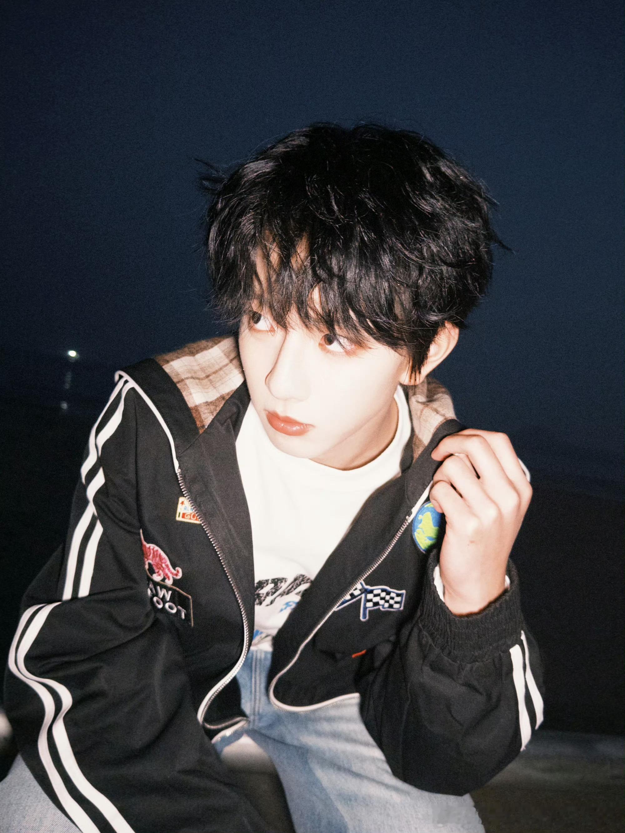 穆祉丞海边分享 氛围感好绝 好帅