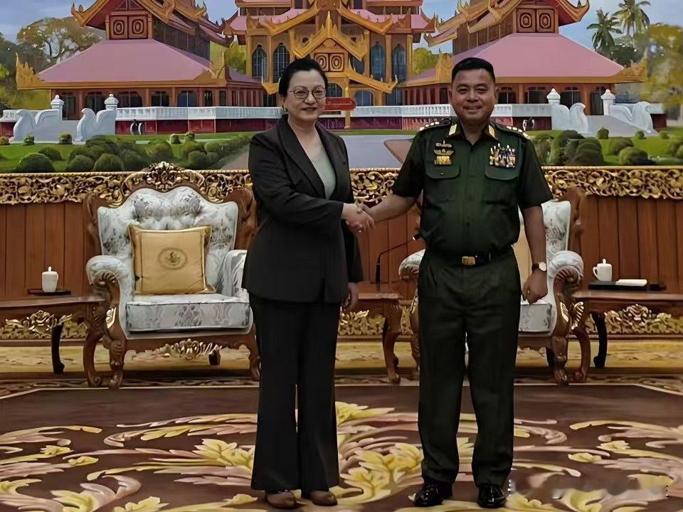 缅军总司令耶温乌上将与中国驻缅大使马珈就热点问题交换意见的最新消息。据缅甸媒体2