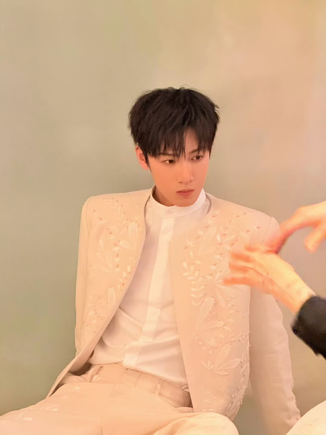 李昀锐刺绣西装李昀锐今日花絮 夯！ 