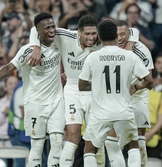 库尔图瓦谈欧冠出局：单打独斗无法解决问题