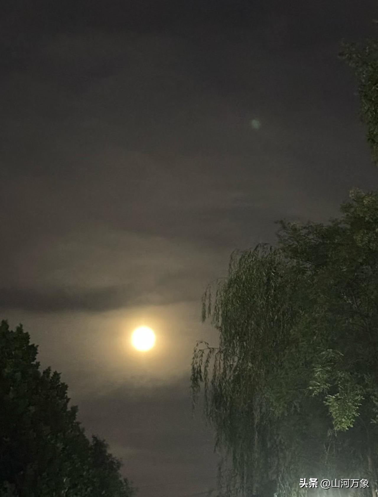九月份还剩下3天72小时，说实话，真希望这三天1秒钟就过去。

中秋节本来是家人