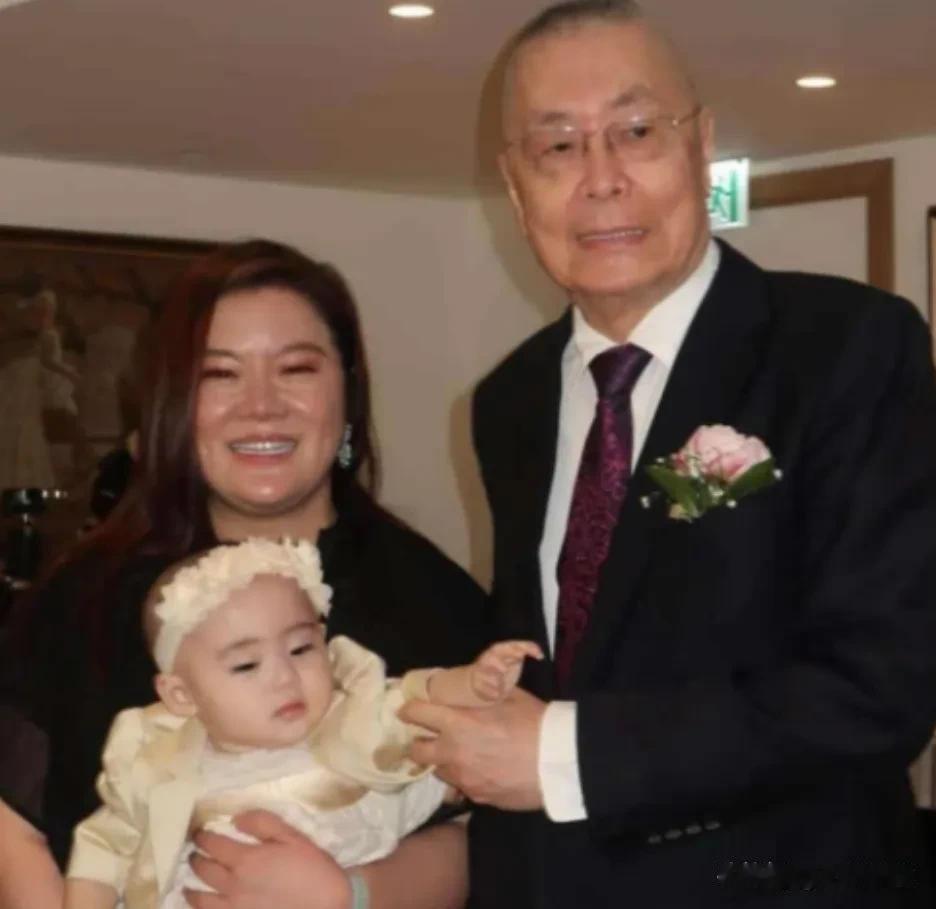 81岁生女、84岁得子！钢琴泰斗刘诗昆，晚年人生远比舞台传奇
 
他78岁时再次