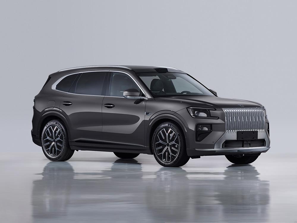 「工信部车展」：极氪8X。
尺寸5100*1998*高1780mm，轴距3069