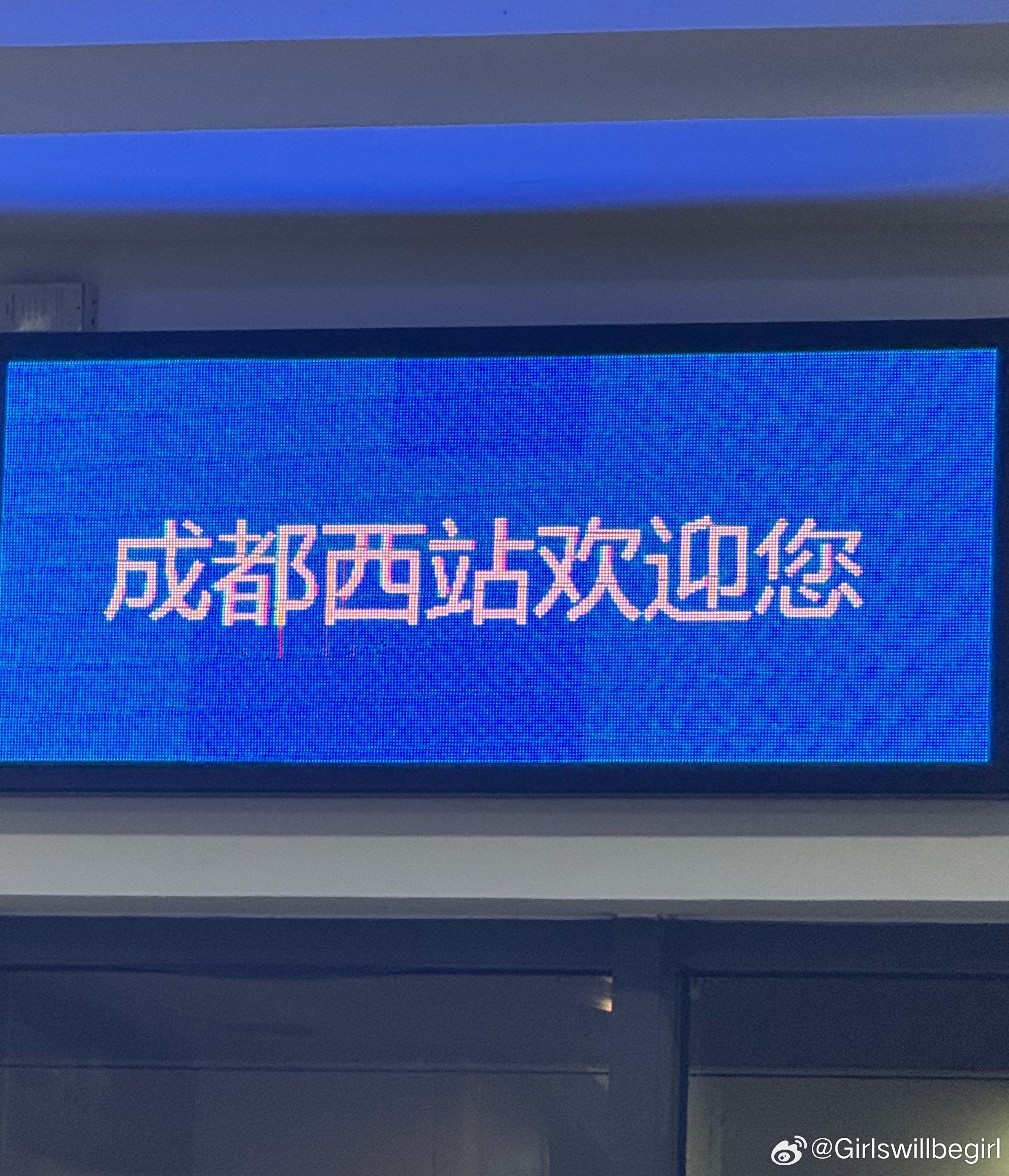 开始思考工作的意义 到底是tm多伟大多赚钱的工作值得我抛下我的孩子连夜回去上啊 