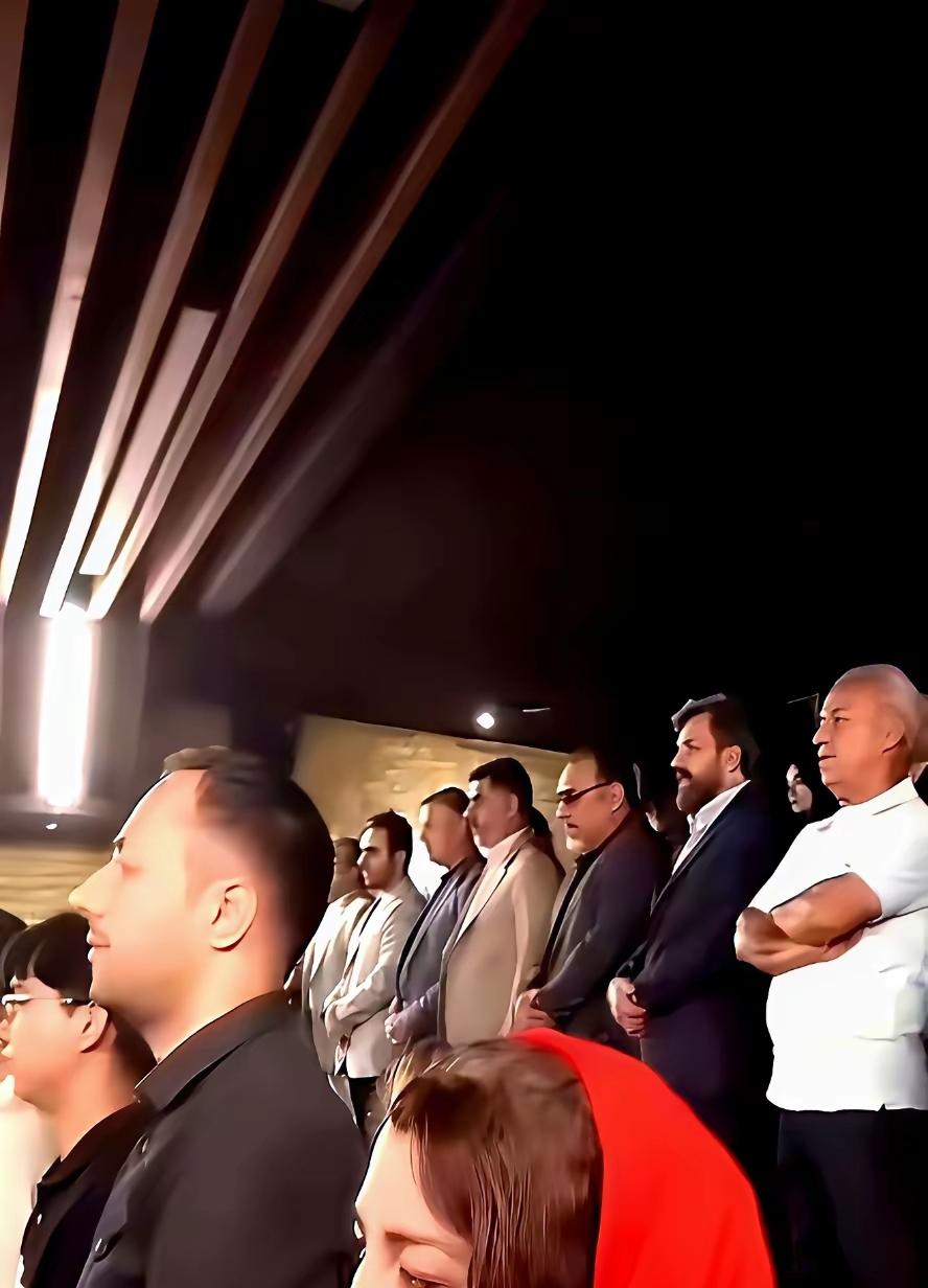 这几天，伊朗正被一部中国电影点燃—《长津湖》。
伊朗人亲眼看到，当年一无所有的中